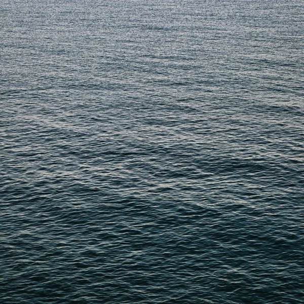 一片平静的海浪拍出美丽的镜头 — 图库照片