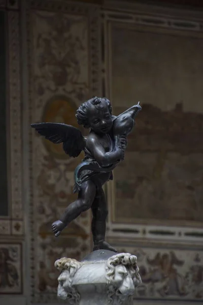 Вертикальний Знімок Статуї Ангела Музеї Флоренції Італія — стокове фото