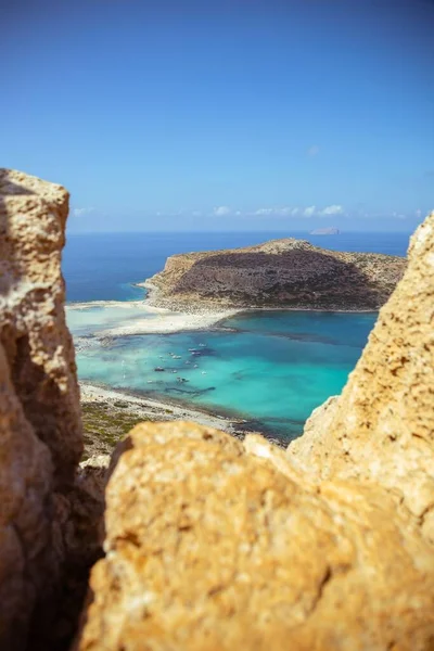 Вертикальный Снимок Пляжа Балос Крите Греция Ясным Голубым Небом — стоковое фото