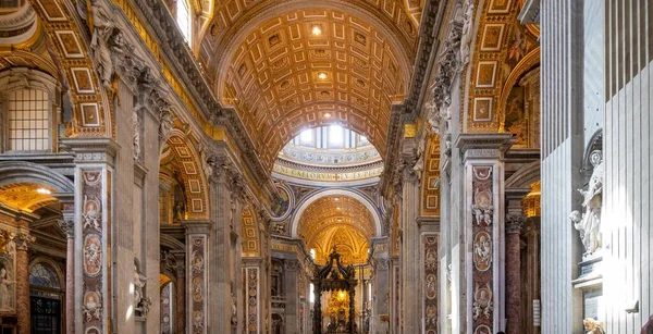 Interno Della Basilica San Pietro Con Soffitti Volta Nei Colori — Foto Stock