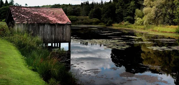 Una Bella Vista Una Casa Abbandonata Vicino Lago — Foto Stock
