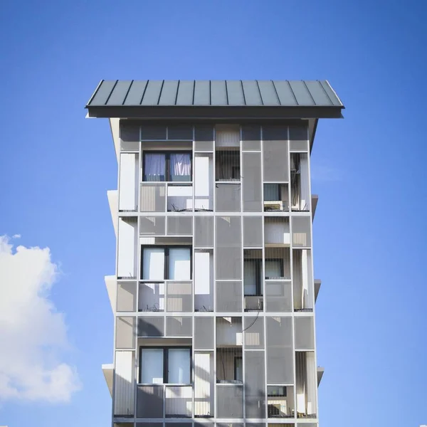 Scen Den Lilla Moderna Fristående Lägenhet Byggnad Med Blå Himmel — Stockfoto