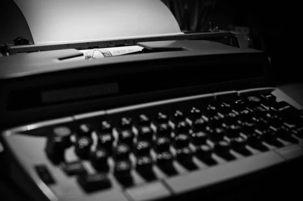 Fecho Uma Máquina Escrever Com Papel Branco Conceito Escrita — Fotografia de Stock