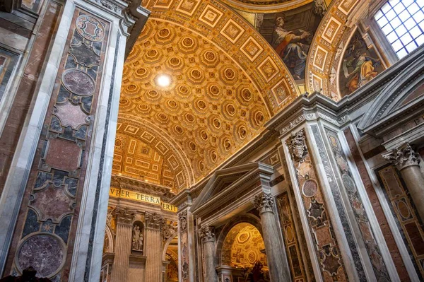 Интерьер Базилики Святого Петра Узорами Картинами Стенах — стоковое фото