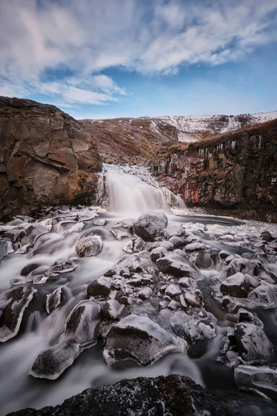 Une Longue Exposition Verticale Cascade Rjukandi Islande — Photo