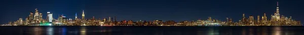 Панорамный Вид Манхэттен Нью Йорка Освещаемый Огнями — стоковое фото
