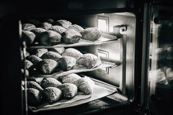Pastelaria Biscoitos Croissants Baguete Pão Estão Sendo Feitos — Fotografia de Stock