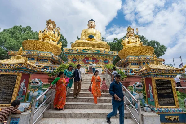 Uma Bela Vista Baixo Ângulo Três Grandes Estátuas Ouro Buda — Fotografia de Stock