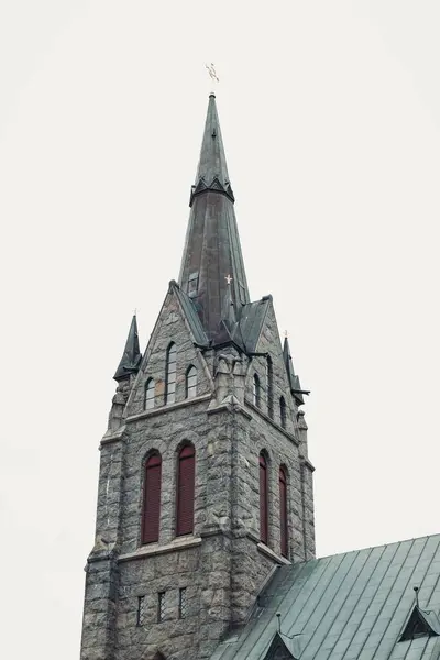 Exterior Igreja Vallsjo Kyrka Suécia Com Árvores Outono Tiro Vertical — Fotografia de Stock