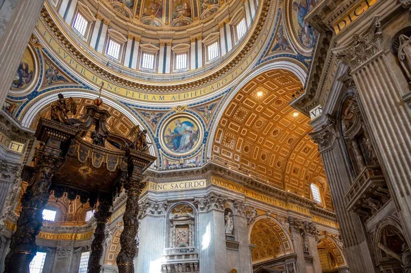 Aziz Peter Bazilikası Nın Içi Yuvarlak Bir Kubbe Duvarlara Notlar — Stok fotoğraf