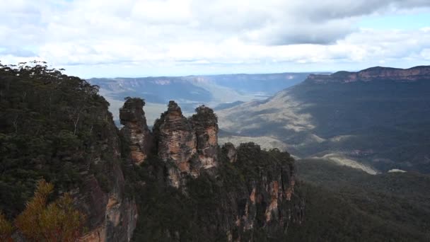 구름이 오스트레일리아 시드니의 산맥에 — 비디오