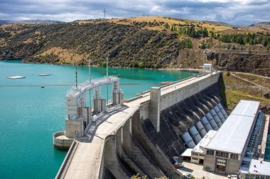Clutha Nehri, Yeni Zelanda 'daki Roxburgh Barajı hidroelektrik santralinin hava görüntüsü.