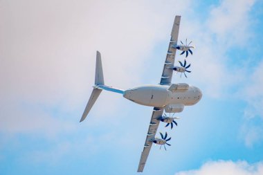 Airbus A400M gökyüzünde