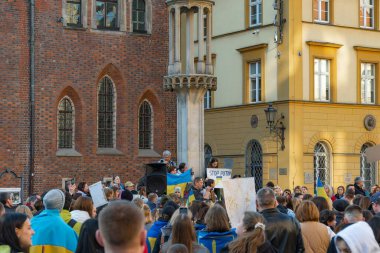 Ukrayna 'daki savaşa karşı Rusya' nın tezahüratına karşı kalabalık
