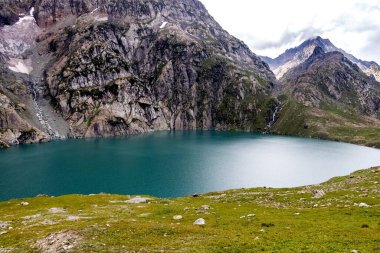 Jammu ve Kashmir, Hindistan 'daki Sonamarg Hill Trek' in güzel bir dağ manzarası.