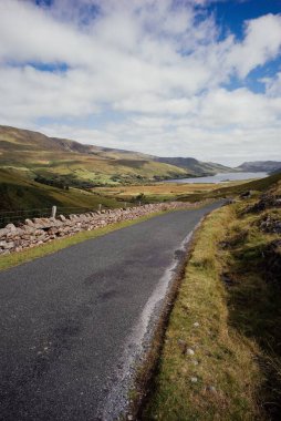İrlanda 'daki Connemara Ulusal Parkı' nın dikey görüntüsü