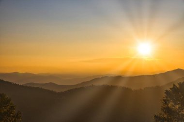 Pakistan 'da gün doğumunda Jhika Gali' nin güzel bir manzarası.