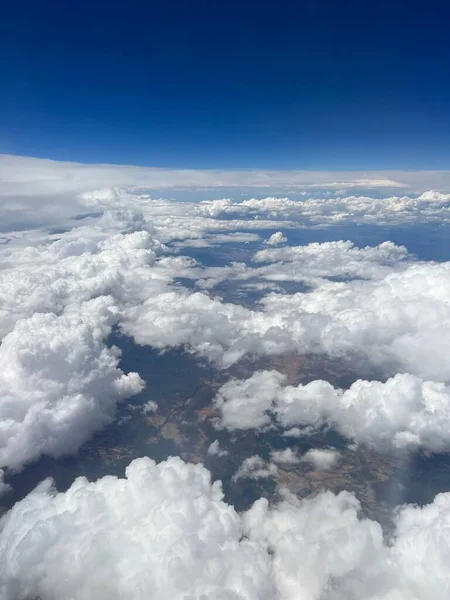 Függőleges Légi Kilátás Egy Vidéki Táj Beburkolva Puffadt Felhők Kék — Stock Fotó