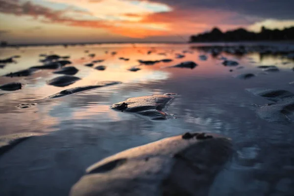 日没の間にワイト島のアップルビーチの美しいショット — ストック写真
