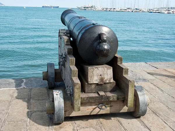 Скульптура Винтажной Пушки Моря — стоковое фото