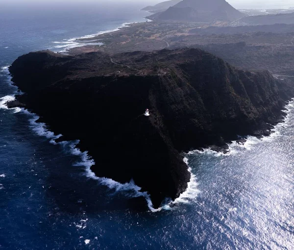 Veduta Aerea Isola Rocciosa Mezzo All Oceano — Foto Stock