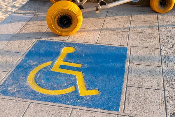 High Angle Shot Floor Blue Yellow Sign Street Handicapped People — Stock Photo, Image