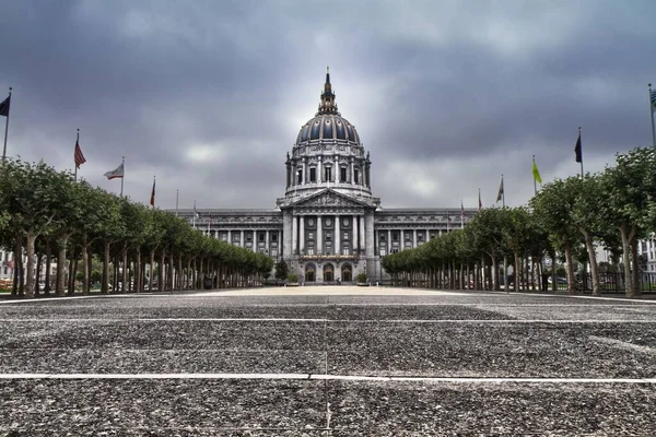 Живописная Мэрия Сан Франциско Фоне Облачного Неба — стоковое фото