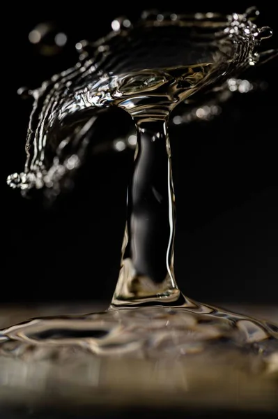 Vertikal Närbild Transparent Vattenfall Kollision — Stockfoto