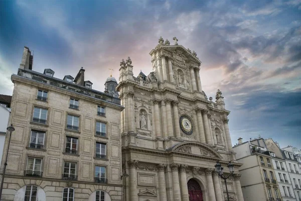 stock image Paris, the Saint-Paul church in the Marais, rue Saint-Antoine, with ancient buildings