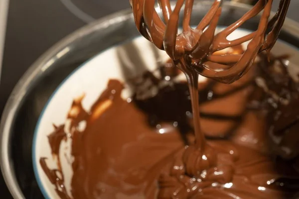 Closeup Melted Chocolate Dripping Whisk Bowl — Stock Photo, Image
