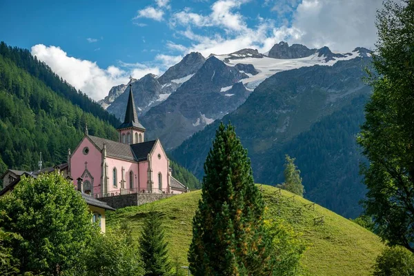 Μια Όμορφη Θέα Της Trient Eglise Rose Εκκλησία Στις Ελβετικές — Φωτογραφία Αρχείου