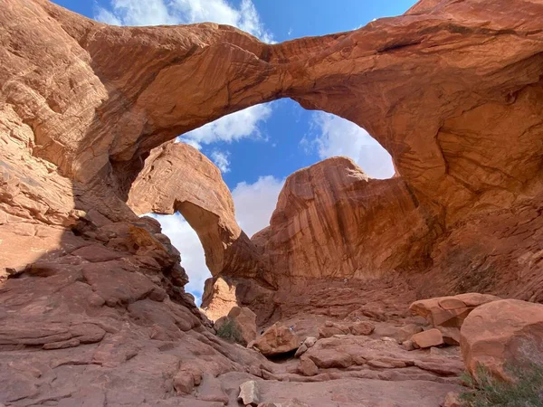 Arco Duplo Contra Céu Azul Sul Grand County Utah Eua — Fotografia de Stock