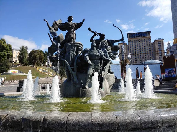 Una Hermosa Vista Del Monumento Los Fundadores Kiev —  Fotos de Stock