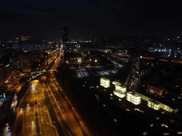 Letecký Záběr Silnic Uprostřed Městských Budov Noci Katovicích Polsko — Stock fotografie