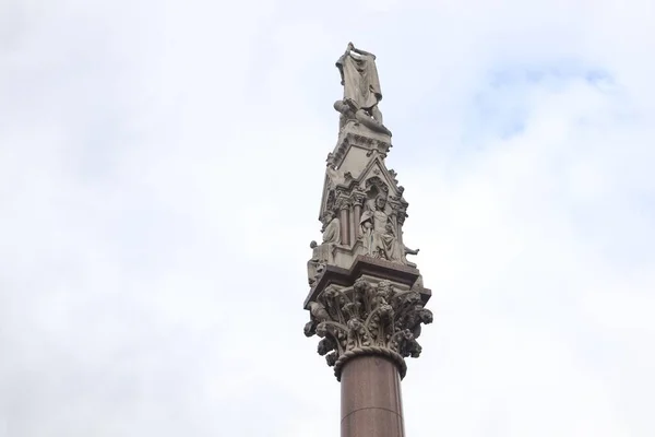 Westminster Scholars War Memorial London Storbritannien Klar Molnig Himmel — Stockfoto