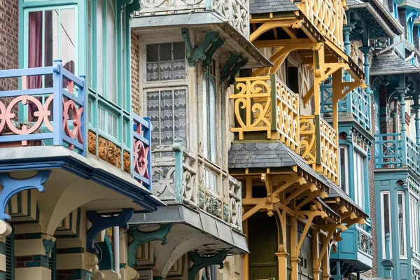 法国诺曼底Mers Les Bains的一排有色房屋 — 图库照片
