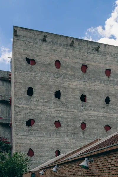 Вертикальный Снимок Экстерьера Культурного Центра Sesc Pompeia Сан Паулу Бразилия — стоковое фото