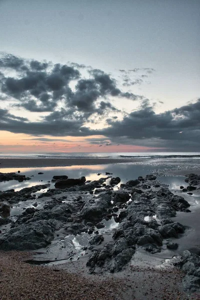 Szenische Ansicht Der Whitecliff Bay Bei Sonnenuntergang Großbritannien — Stockfoto