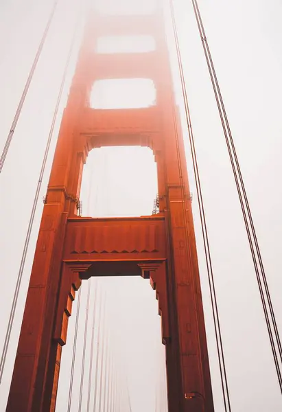 Vue Partielle Verticale Faible Angle Pont Golden Gate Par Temps — Photo