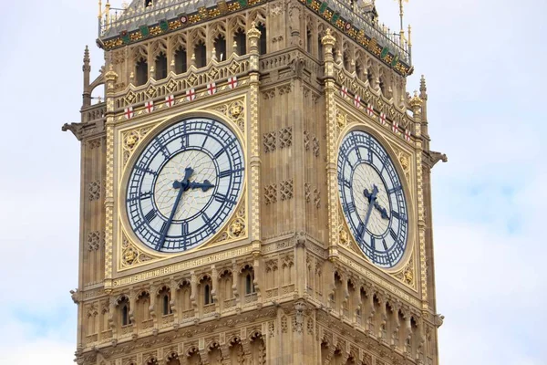 Big Ben Στο Λονδίνο Ηνωμένο Βασίλειο Κάτω Από Ένα Συννεφιασμένο — Φωτογραφία Αρχείου
