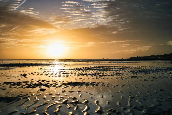 イギリス ワイト島のライドにあるアップルビーチの夕日の美しい景色 — ストック写真
