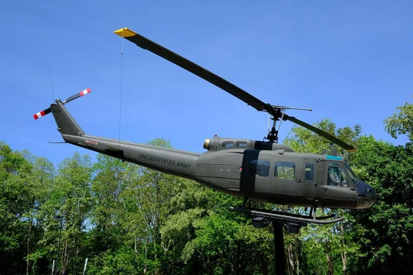 Huey Helikopter Vid New Jersey Vietnam Veterans Memorial — Stockfoto