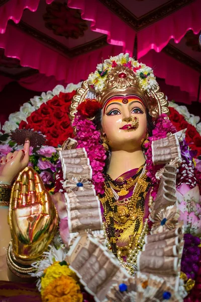 Tiro Vertical Ídolo Maa Durga Sendo Adorado Mandal Mumbai Para — Fotografia de Stock