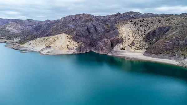 Uma Paisagem Uma Represa Embalse Valle Grande Argentina Com Montanhas — Fotografia de Stock