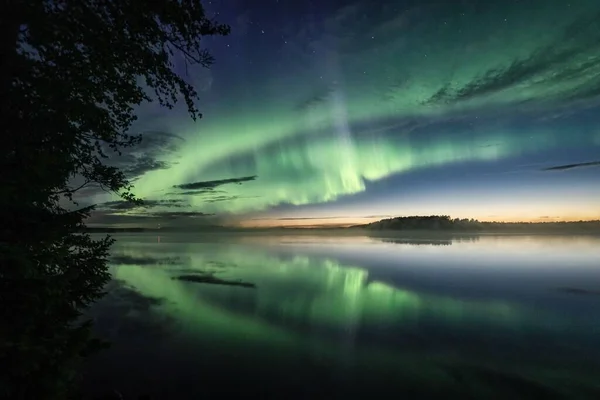 Uma Vista Deslumbrante Das Luzes Norte Aurora Boreal Poytya Finlândia — Fotografia de Stock