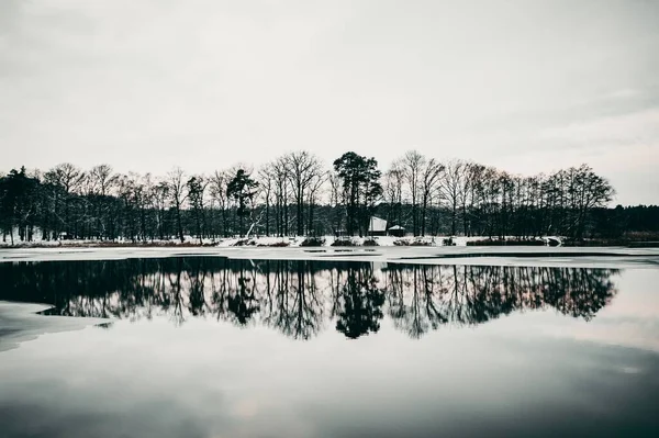 Vintage Shot Lake Landscape Calm Waters Reflecting Trees Sky — Stock Photo, Image