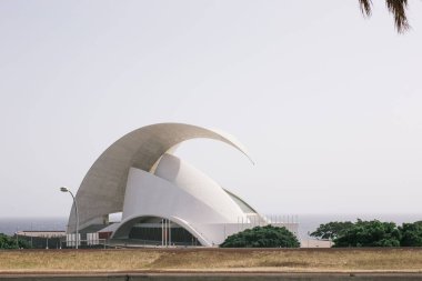 Santa Cruz de Tenerife şehrindeki ünlü Tenerife konser salonu.