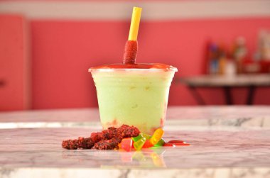 Bir Chamoyada 'nın mermer yüzeydeki yakın çekimi.