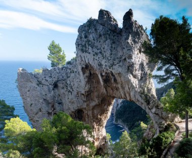 Capri Adası, İtalya 'daki Doğal Kemer' in nefes kesici görüntüsü