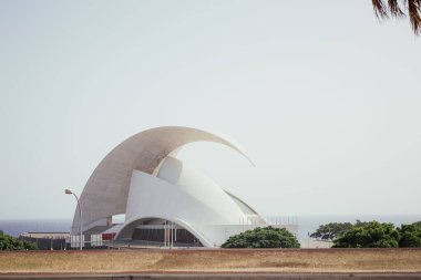 Santa Cruz de Tenerife şehrindeki ünlü Tenerife konser salonu.